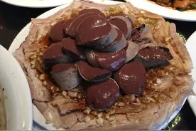 在东北吃饭，5人点了8道菜，终于知道量大实惠这个词的含义了图片