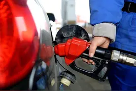 临沂广大车主注意，现在起早8点-晚6点之外加油可享优惠！图片