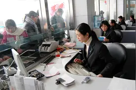 国有六大行平均年薪出炉，农行人均26万垫底，银行基层却笑而不语图片