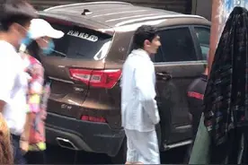 有种“发育迅猛”叫王源，近照身高直奔1米8，中长款穿成短款图片