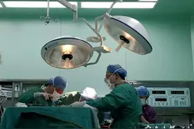 “太遭罪了！”宁波大妈得“怪病”2年，性情大变！眨眼噘嘴根本控制不住图片