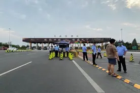 注意！公路出京方向开查核酸证明，京冀通勤族可持身份证通行，各检查站陆续开始出京检查图片