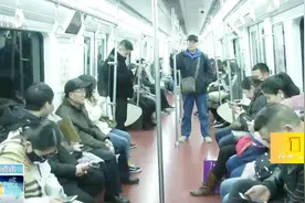 西安：明年3月起，在地铁车厢内吃东西要罚款了，最高罚100元视频封面