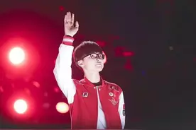 《英雄联盟》闪现到底应该放在D键还是F键，Faker却说放在D键的都图片