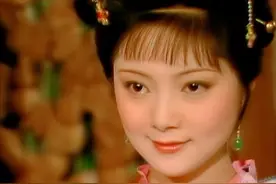 《红楼梦》薛宝钗收到元妃赐的红麝串，为何会迫不及待戴上炫耀？图片