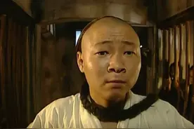 刺客大牢要杀皇上，千钧一发之际，三德子脱裤大喊我乃无根之人图片