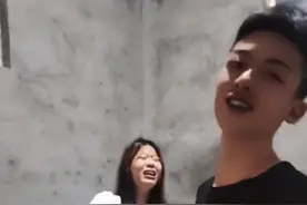 河南一姐弟俩吵架，姐姐哭着向妈妈哭诉，网友：打弟弟要趁早图片