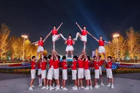 这啦啦操绝了！亮相十四运盛大开幕式，陕西师范大学奥林匹克花园学校OGS啦啦操队赢得满堂彩图片