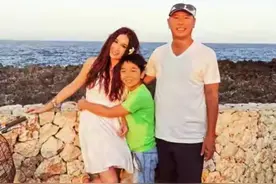 55岁温碧霞晒老公和养子照片，盘点温碧霞的成名之路图片