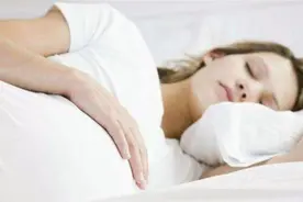 孕期睡觉时翻身，会压到胎宝宝吗？医生：真正需要注意的是这个视频封面