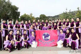 葫芦岛：旗袍美女在绥中九门口长城走秀展示传统华服内涵独特魅力图片