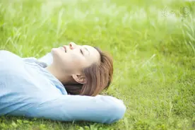小说：同学听说有人开直升机上学，满脸羡慕，却不知那人就坐旁边图片
