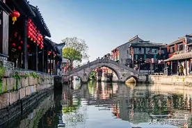 浙江古镇距苏州85公里，位于太湖流域河流密布，水乡幽静景古朴图片