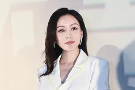 因身材性感而走红的港星，移居内地坚持拍戏，半年轻松赚数百万图片