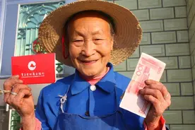 农民的养老金涨了，农村高龄老人能领取更多，有什么标准图片
