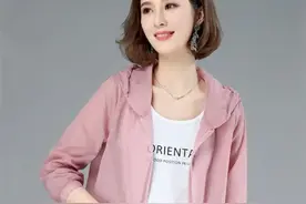 皮肤暗黄女人别穿黑，尽量跟风粉色系，提气质显白又显年轻图片