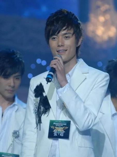 张超凭新剧逆转口碑，被锤劈腿渣男脚踏多船，“黑料”也能洗白？