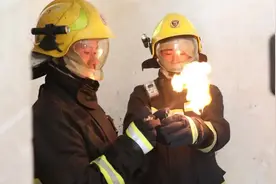 夏天汽车相当于一个“大烤箱”，这些小物品一定要当心！图片