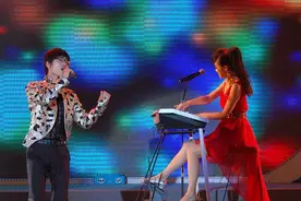 玖月奇迹王小玮近况曝光！戒指不戴无名指，身旁不见老公身影图片