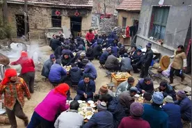 农村年轻人，对村里的喜事和白事很反感，别人找帮忙可以不去吗？图片