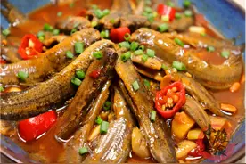 泥鳅不管怎么做，最忌放料酒和盐，教你一招，土腥味跑光光图片