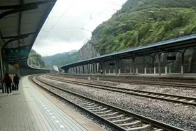 施秉站列车时刻表图片