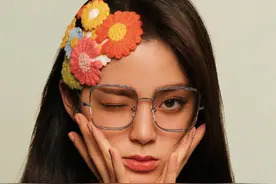 欧阳娜娜登《SuperELLE》8月刊封面，可爱俏皮的娜比真的百看不腻图片