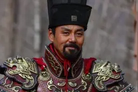 《水浒传》中，被梁山好汉杀得丢盔弃甲的童贯，竟还有出众的战绩图片