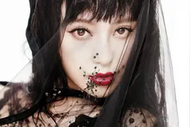 女神范冰冰身着黑色蕾丝纱裙，体态妩媚，眼神勾魂写真集图片