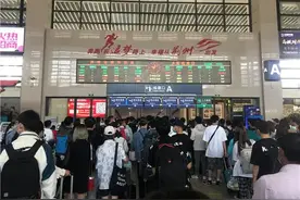 今天，30000人从荆州火车站出发……图片