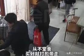 经常打包水饺匆忙回家的爷爷，让他着急的人离开了图片