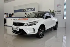 比合资小型SUV空间更大，而且实惠还漂亮，带你看吉利帝豪GS图片