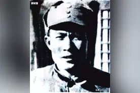 他当过红军两个军团的政委，建国初出国访问时因飞机失事不幸遇难图片