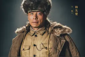 荧屏硬汉王挺，练过击剑，打过拳击，得过冠军，还当过刑警，为了演戏，不惜与父亲断绝关系，甚至差点毁容图片