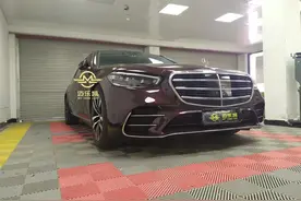 它脸上的獠牙让我爱不释手~21款奔驰S400L改原厂运动豪华包围图片