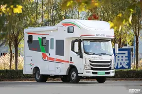 32.8万蓝牌跃进轻卡房车！620Ah锂电，大空间还有洗衣机图片