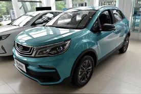 小车位轻松停，油耗不到5毛钱，6万多买个SUV，吉利远景X3图片