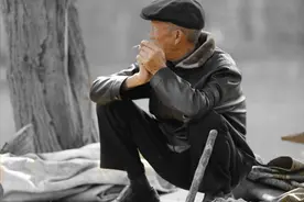 男人到了晚年，为什么不要找“老伴”？大爷的遭遇，警醒万千男人图片