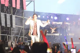 万人齐唱朋友，谭咏麟都被贵港感动了