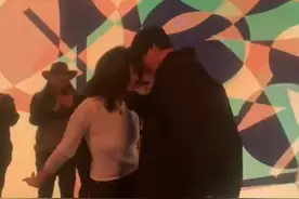 王传君庆生现场当众吻齐溪！绯闻情侣疑官宣，曾多次被拍同进同出图片