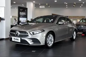 优惠后性价比更高的奔驰，低油耗还加长，带你看奔驰A级图片