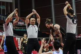 杜锋大战杨鸣！裁判是队友姚明当裁判 CBA全明星太能整活了图片
