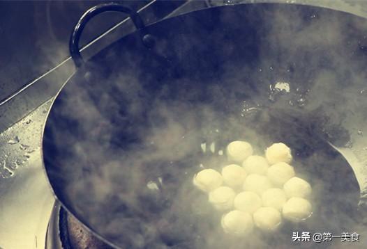 厨师长教的这口饭前养生汤，绝了，1块豆腐14颗鱼丸汤鲜美到炸裂