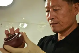 孙福玲——他把工匠情怀融入紫砂壶的精雕细刻中图片