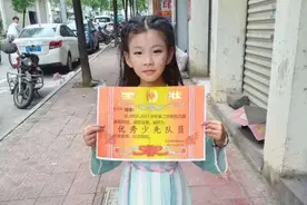 同龄佳作：我们班的小书虫｜李佳怡图片