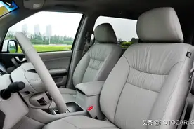 本田老艾力绅内饰，用料做工比现款扎实，这座椅才叫丰满图片