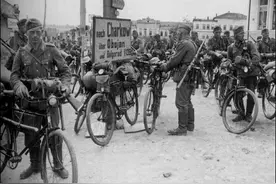 二战德军自行车部队的历史：步行太慢了，咱们骑自行车上战场吧图片