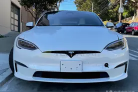 曝光丨轭式方向盘和横置大屏？最清晰的新款MODEL S Plaid实车图图片