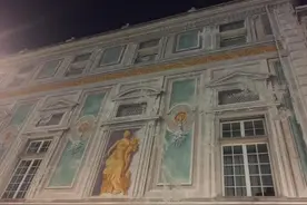 世界上最迷惑的国家：墙上画假窗户分不清真假，原因只是为逃税图片