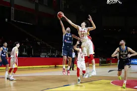 你们对得起2000万年薪吗？中国男篮37年首次无缘奥运图片